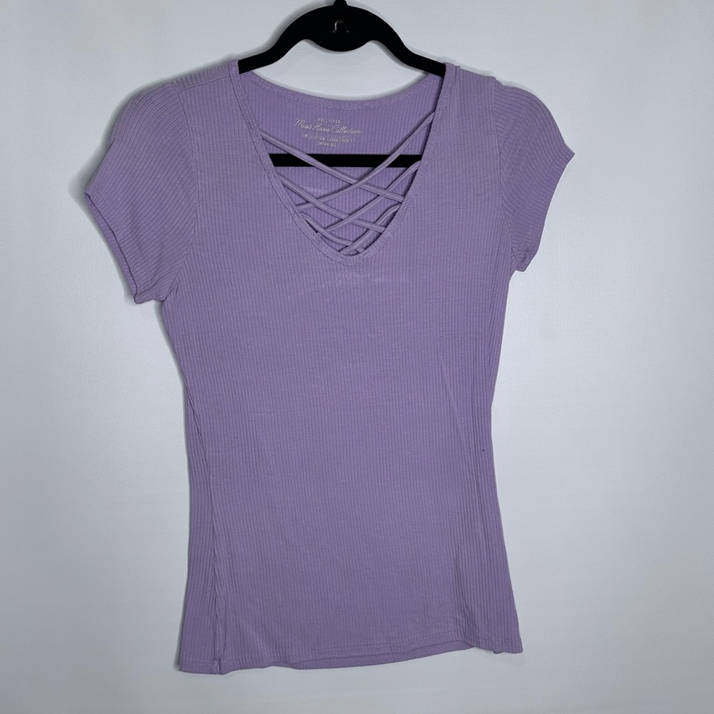 Hollister: V-Neck Purple Short Sleeve T-Shirt. Small. Must Haves Collection.